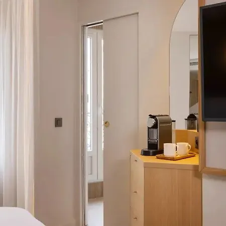 Beige Hotel Parijs