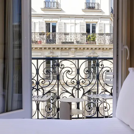 Beige Hotell 4*