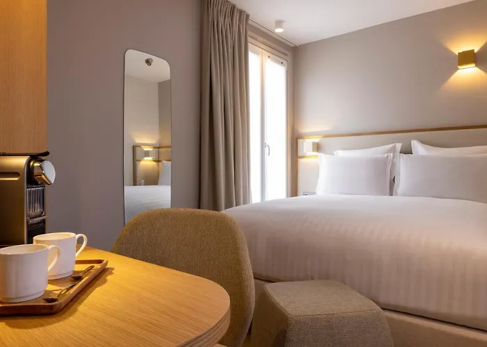 Hotell Beige 4*