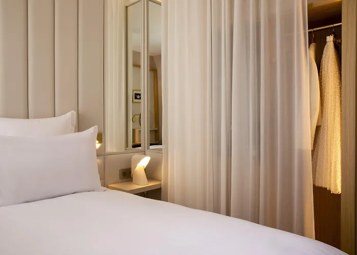 Hotell Beige 4*