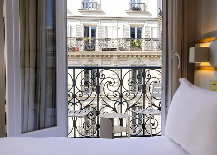 Beige Hotell 4*