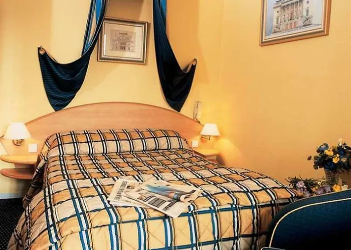 Hotell Beige 4*